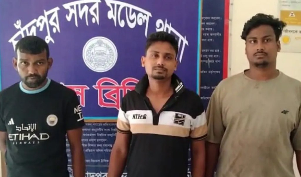 গরুর মাংসে চর্বি ও হাড় বেশি দেয়ায় ক্রেতা-বিক্রেতার সংঘর্ষ, গ্রেপ্তার ৩ 4 গরুর মাংসে হাড় চর্বি বেশি দেয়ায় ক্রেতা বিক্রেতার সংঘর্ষ গ্রেপ্তার ৩ 1759551674 গরুর মাংসে চর্বি ও হাড় বেশি দেয়ায় ক্রেতা-বিক্রেতার সংঘর্ষ, গ্রেপ্তার ৩