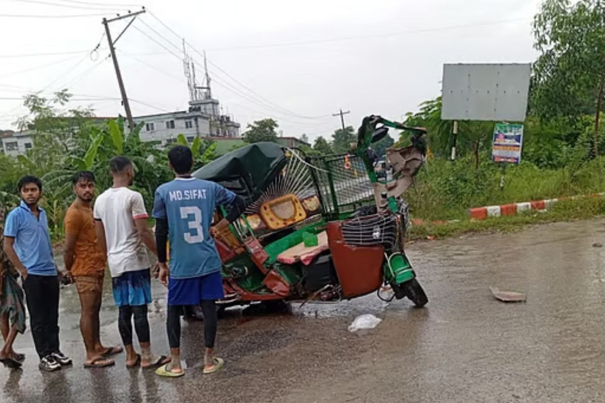 গাজীপুরে ট্রাকচাপায় অটোরিকশার দুই যাত্রী নিহত