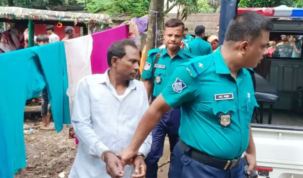 গাজীপুরে শিশু ধর্ষণের দায়ে পূজামণ্ডপের সহ-সভাপতি গ্রেপ্তার 4 গাজীপুরে শিশু ধর্ষণের দায়ে পূজামণ্ডপের সহ সভাপতি গ্রেপ্তার 1759377258 গাজীপুরে শিশু ধর্ষণের দায়ে পূজামণ্ডপের সহ-সভাপতি গ্রেপ্তার