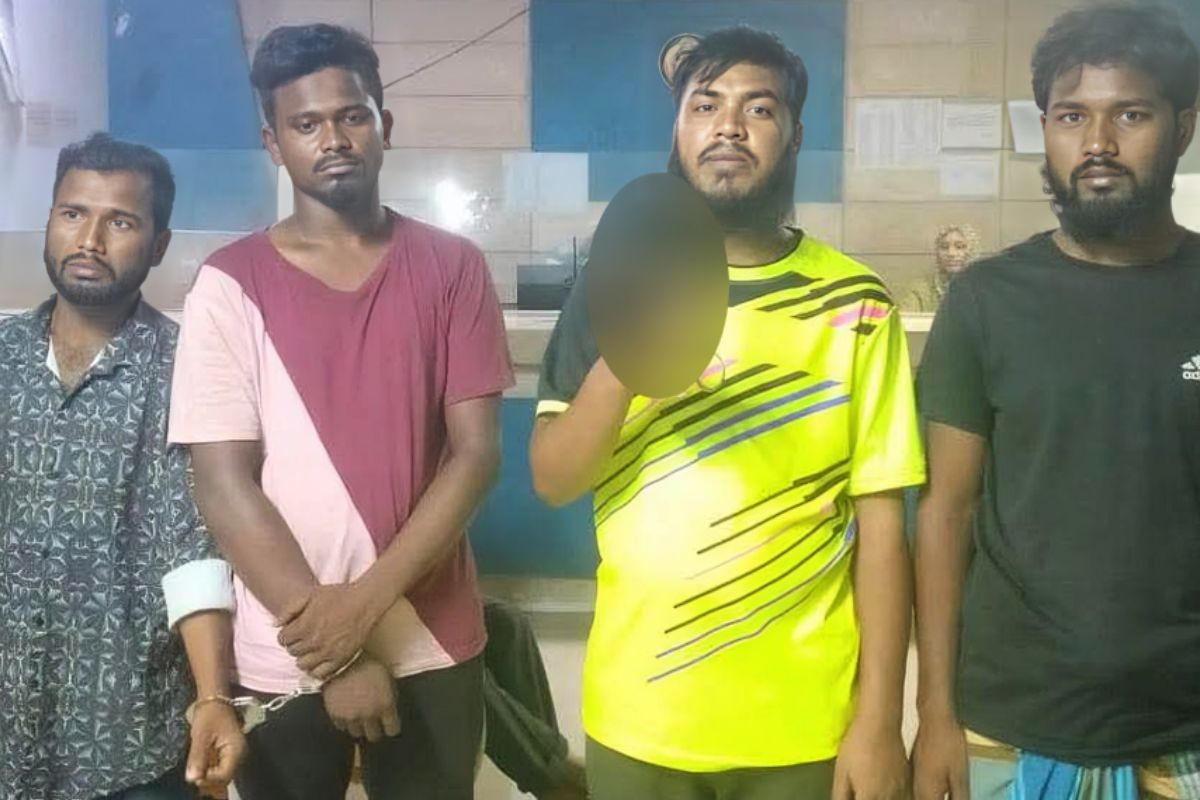 গাড়ি থেকে যাত্রী নামার পর টার্গেট করে ছিনতাই, অস্ত্রসহ আটক ৪