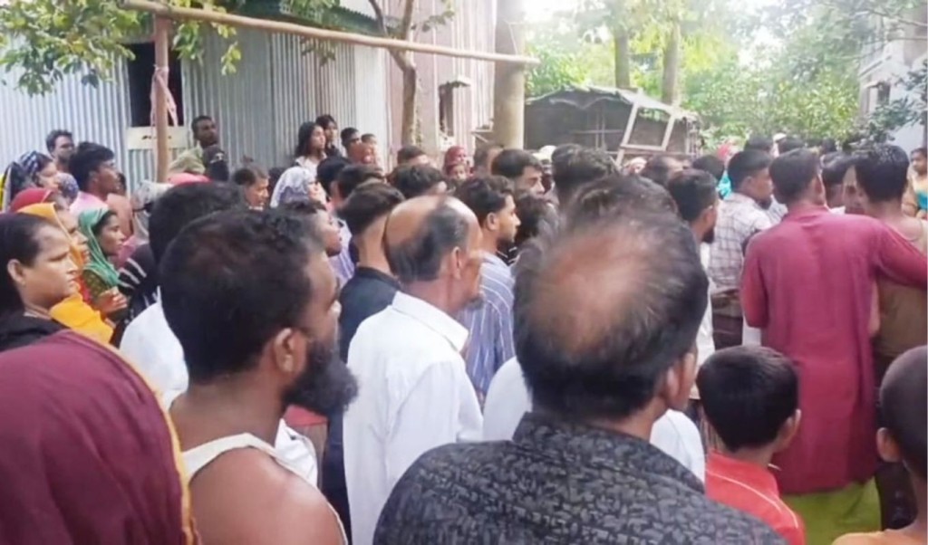 ঘরজামাইয়ের কোদালের আঘাতে চাচাশ্বশুর নিহত 3 ঘরজামাইয়ের কোদালের আঘাতে চাচা শ্বশুর নিহত 1759500153 ঘরজামাইয়ের কোদালের আঘাতে চাচাশ্বশুর নিহত
