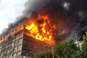 চট্টগ্রাম ইপিজেডের আগুন পাঁচ ঘণ্টায়ও নিয়ন্ত্রণে আসেনি, কাজ করছে ১৯টি ইউনিট