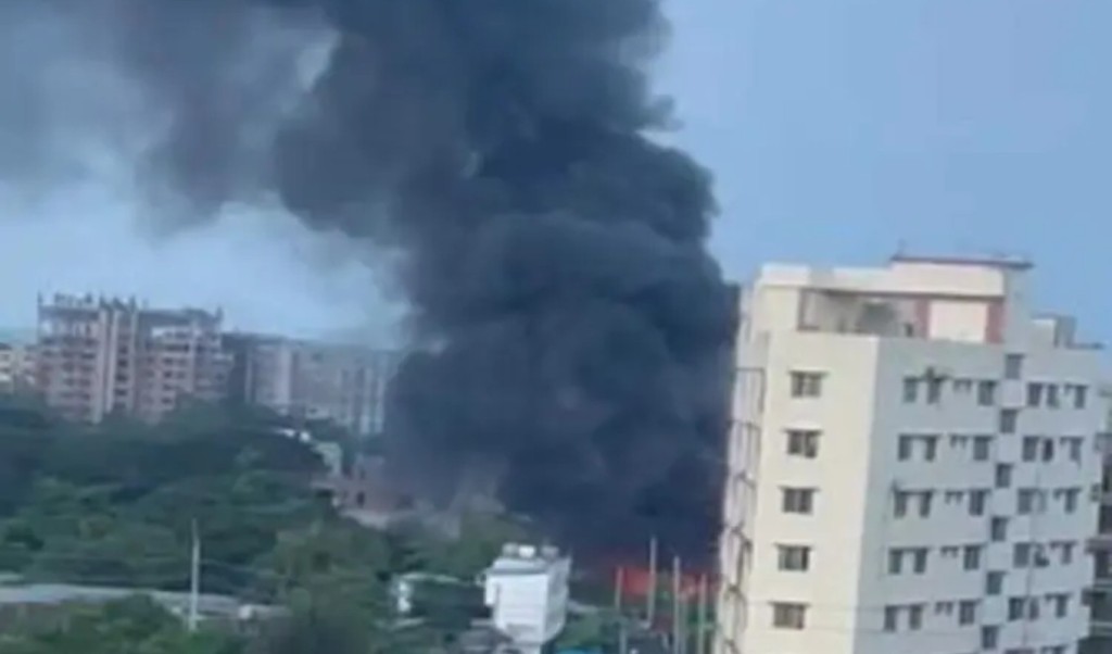 চট্টগ্রামে প্লাস্টিক কারখানায় আগুন 3 চট্টগ্রামে প্লাস্টিক কারখানায় আগুন 1759590691 চট্টগ্রামে প্লাস্টিক কারখানায় আগুন