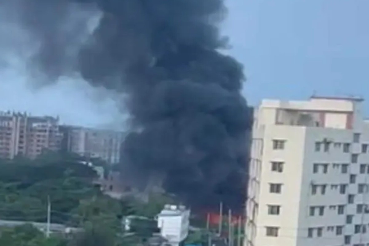 চট্টগ্রামে প্লাস্টিক কারখানায় আগুন