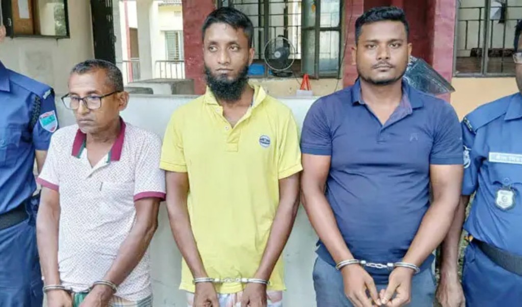চাঁদা না দেওয়ায় ২ ব্যাবসাপ্রতিষ্ঠানে বোমা হামলা, অতঃপর... 3 চাঁদা না দেওয়ায় ২ ব্যাবসাপ্রতিষ্ঠানে বোমা হামলা অতঃপর 1759571936 চাঁদা না দেওয়ায় ২ ব্যাবসাপ্রতিষ্ঠানে বোমা হামলা, অতঃপর...