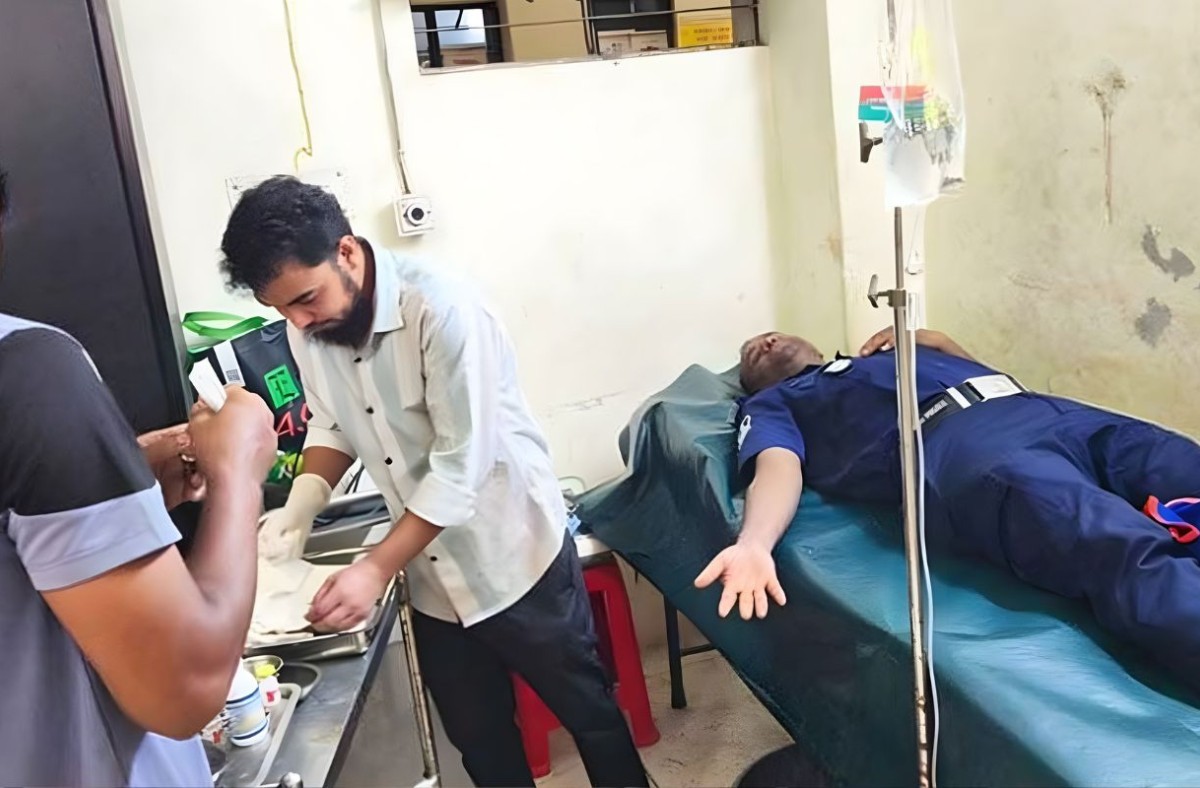 চাঁদাবাজি ঠেকাতে গিয়ে হামলায় তিন পুলিশ আহত, বিএনপি নেতাসহ গ্রেপ্তার ২