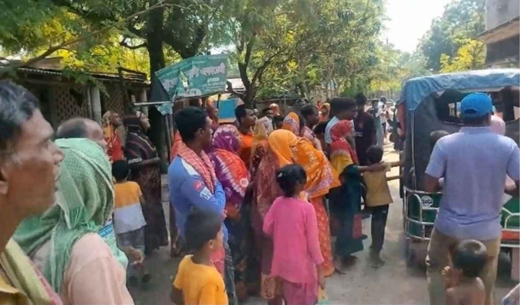 চাঁপাইনবাবগঞ্জে বিএনপির দুই গ্রুপের সংঘর্ষ, আহত ১০ 3 চাঁপাইনবাবগঞ্জে বিএনপির দুই গ্রুপের সংঘর্ষ আহত ১০ 1760440958 চাঁপাইনবাবগঞ্জে বিএনপির দুই গ্রুপের সংঘর্ষ, আহত ১০