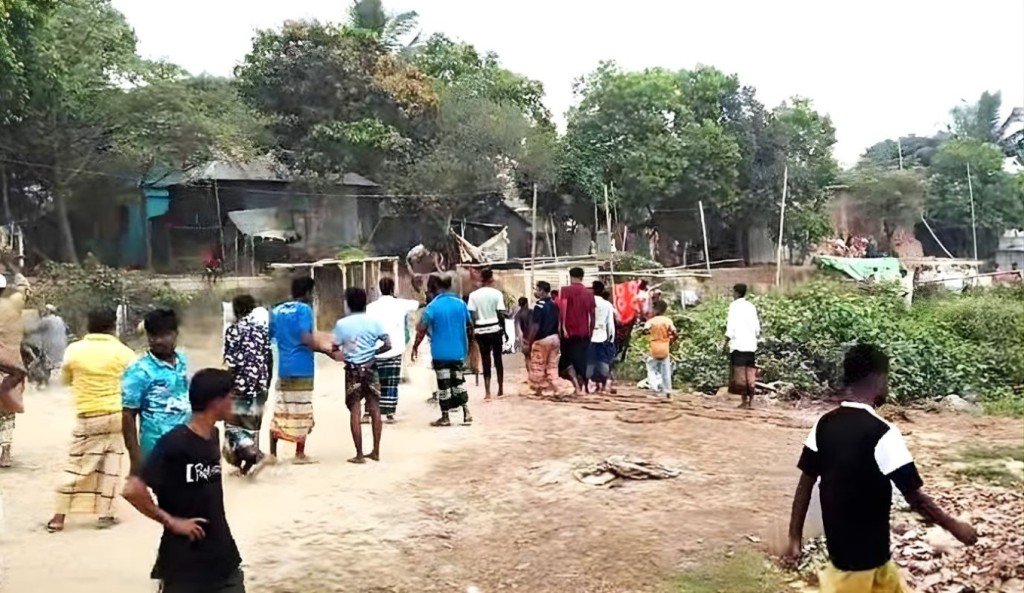 চুরির ঘটনাকে কেন্দ্র করে দুইপক্ষের সংঘর্ষে নিহত ১, আহত ৩০ 3 চুরির ঘটনাকে কেন্দ্র করে দুইপক্ষের সংঘর্ষে নিহত ১ আহত ৩০ 1760332702 চুরির ঘটনাকে কেন্দ্র করে দুইপক্ষের সংঘর্ষে নিহত ১, আহত ৩০