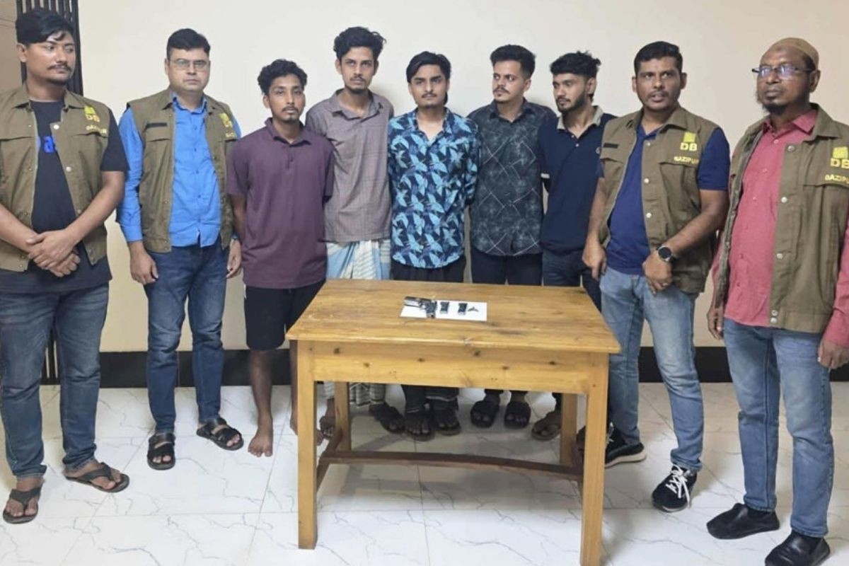 ছাত্রদল নেতার বাড়ি থেকে পিস্তল-গুলি উদ্ধার, ৫ জন আটক