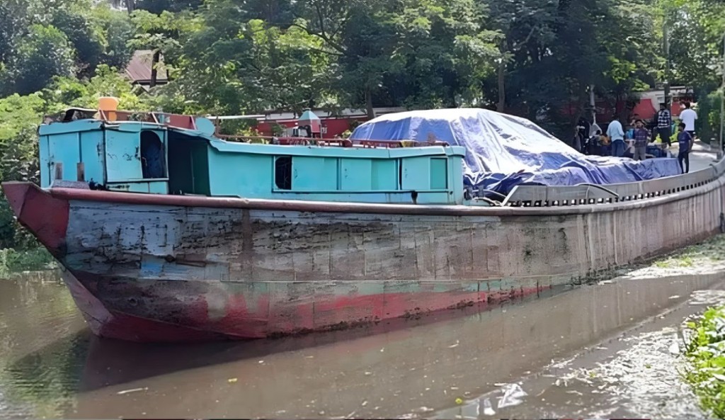 ছিনতাই হওয়া ৬ হাজার ৩০০ বস্তা সার উদ্ধার 3 ছিনতাই হওয়া ৬ হাজার ৩০০ বস্তা সার উদ্ধার 1760324459 ছিনতাই হওয়া ৬ হাজার ৩০০ বস্তা সার উদ্ধার