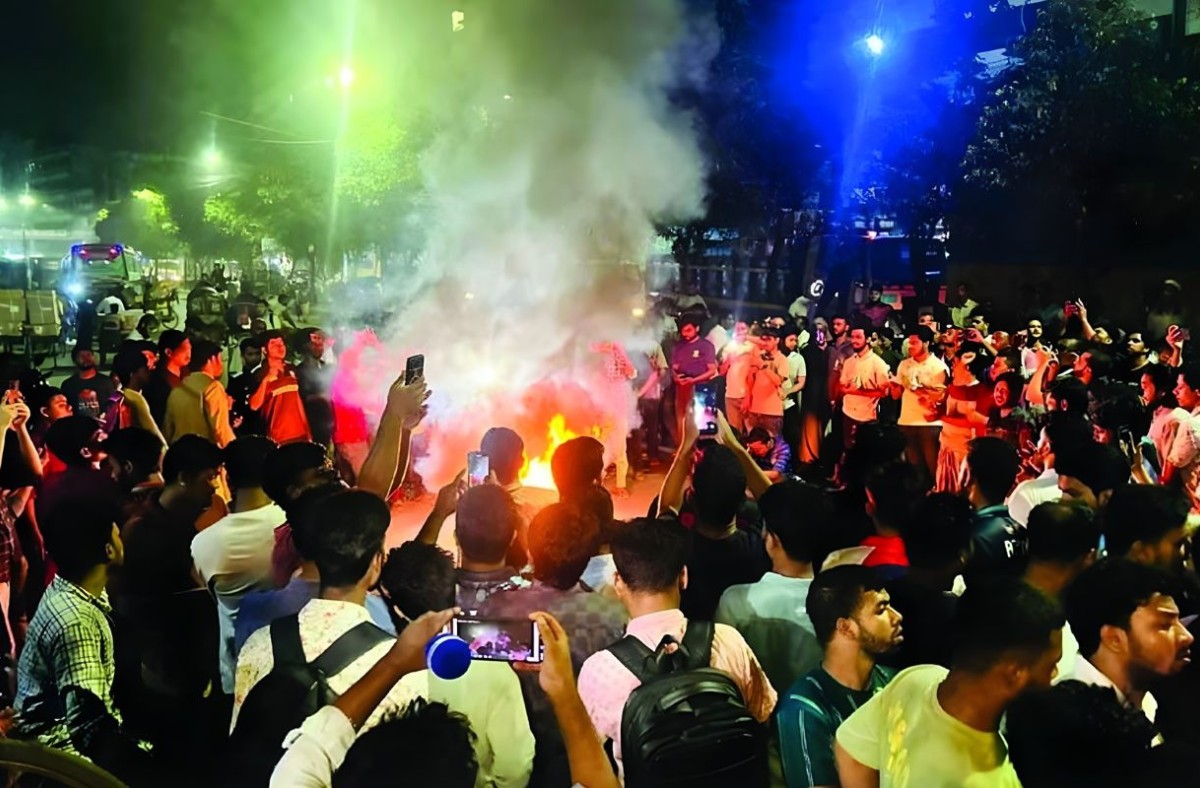 জবি ছাত্রদল নেতা খুন: থানার সামনে বিক্ষোভ