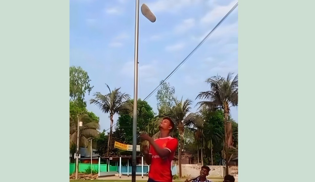 জাতীয় সংগীত পরিবেশন করে ফ্ল্যাগস্ট্যান্ডে জুতা উত্তোলন, কলেজছাত্র আটক 4 জাতীয় সংগীত পরিবেশন করে ফ্ল্যাগস্ট্যান্ডে জুতা উত্তোলন কলেজছাত্র আটক 1760250516 জাতীয় সংগীত পরিবেশন করে ফ্ল্যাগস্ট্যান্ডে জুতা উত্তোলন, কলেজছাত্র আটক