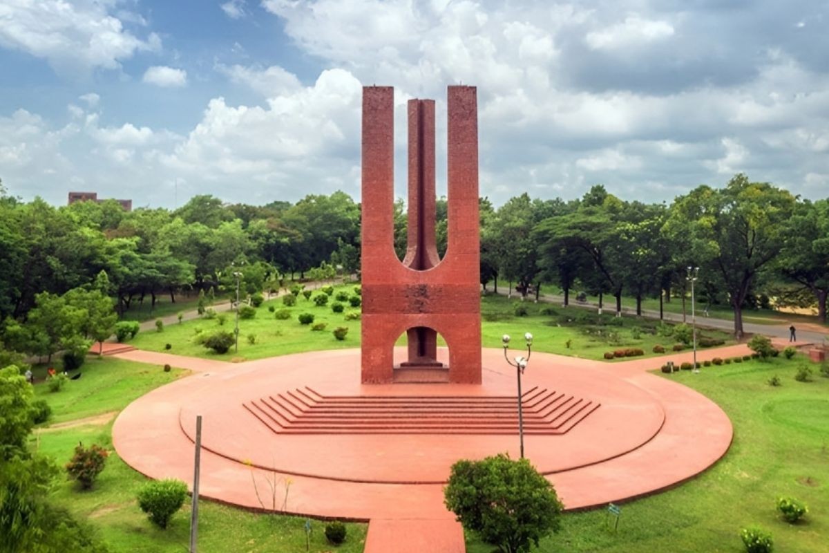 জাবিতে ভিপি-এজিএসের র‌্যাগিংয়ের শিকার ছাত্র, লিখিত অভিযোগ