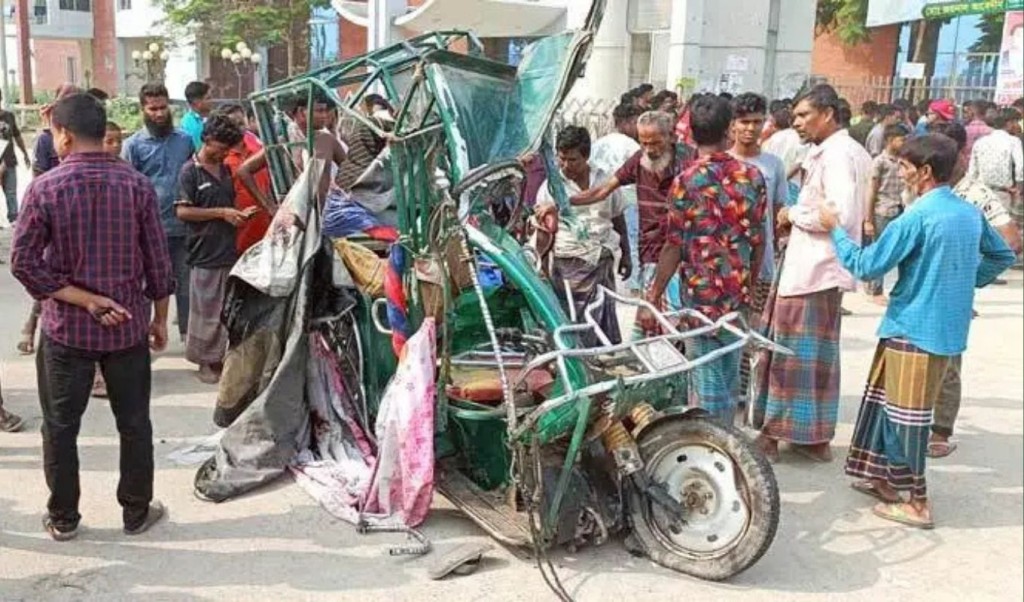 জামালপুরে কাভার্ডভ্যান-অটোরিকশা সংঘর্ষে মা-ছেলেসহ নিহত ৪ 4 জামালপুরে অটোরিকশা কাভার্ডভ্যান মুখোমুখি সংঘর্ষে নিহত ৪ আহত ৫ 1761566395 জামালপুরে কাভার্ডভ্যান-অটোরিকশা সংঘর্ষে মা-ছেলেসহ নিহত ৪