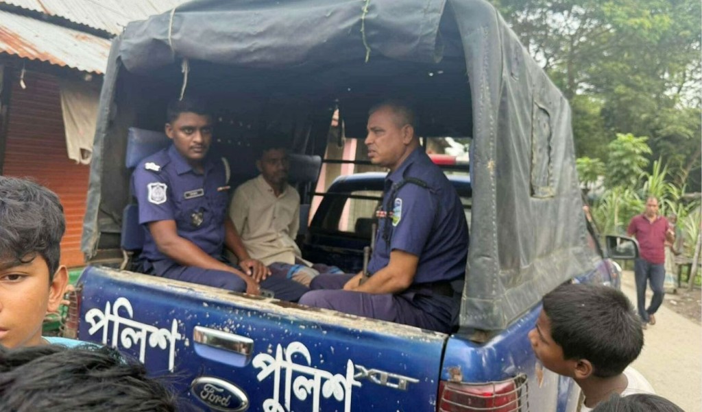 জুয়ার টাকা না পেয়ে বাবা-মাকে হত্যা করে ঘরে পুঁতে রাখে ছেলে 4 জুয়ার টাকা না পেয়ে বাবা মাকে হত্যা করে ঘরে পুঁতে রাখে ছেলে 1760011574 জুয়ার টাকা না পেয়ে বাবা-মাকে হত্যা করে ঘরে পুঁতে রাখে ছেলে