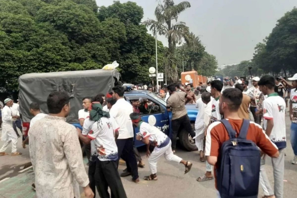 জুলাই যোদ্ধা-আইনশৃঙ্খলা বাহিনীর সংঘর্ষ, সাউন্ড গ্রেনেড নিক্ষেপ