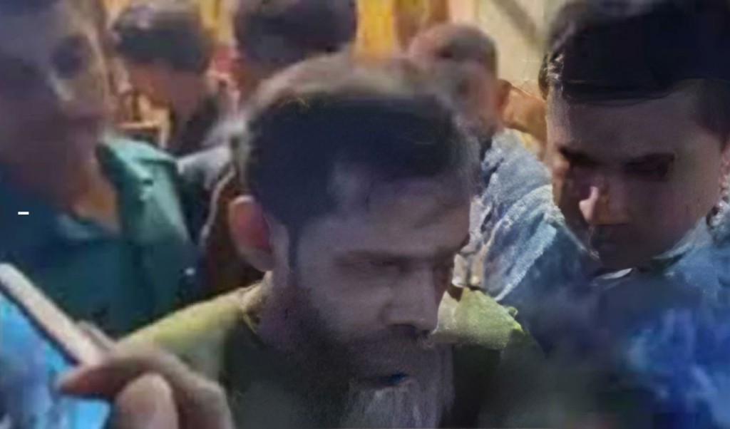 জেনেভা ক্যাম্পে গ্রেপ্তার বাবাকে দেখে কাঁদতে থাকা শিশুকে থাপ্পড় 3 জেনেভা ক্যাম্পে গ্রেপ্তার বাবাকে দেখে কাঁদতে থাকা শিশুকে থাপ্পড় 1761449566 জেনেভা ক্যাম্পে গ্রেপ্তার বাবাকে দেখে কাঁদতে থাকা শিশুকে থাপ্পড়