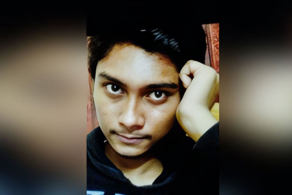 জেলা প্রশাসনের মামলায় অভিযুক্ত ব্যক্তি এখন সেই দপ্তরেরই কর্মী