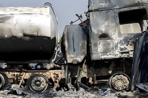 জ্বালানি ট্যাঙ্কার বিস্ফোরণে নিহত ৩৮