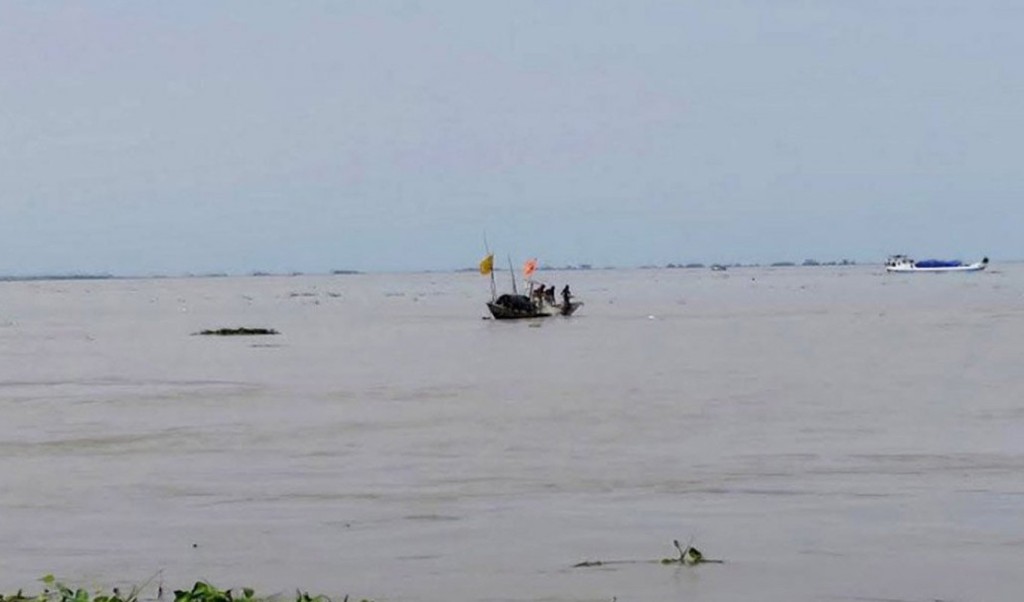 ঝড়ে নৌকা ডুবিতে প্রাণ গেলো শিশুর মৃত্যু, নিখোঁজ ২ 4 ঝড়ে নৌকা ডুবিতে প্রাণ গেলো শিশুর মৃত্যু নিখোঁজ ২ 1759297588 ঝড়ে নৌকা ডুবিতে প্রাণ গেলো শিশুর মৃত্যু, নিখোঁজ ২
