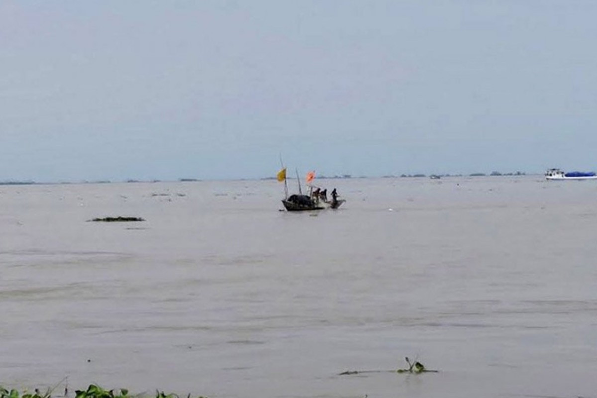 ঝড়ে নৌকা ডুবিতে প্রাণ গেলো শিশুর মৃত্যু, নিখোঁজ ২