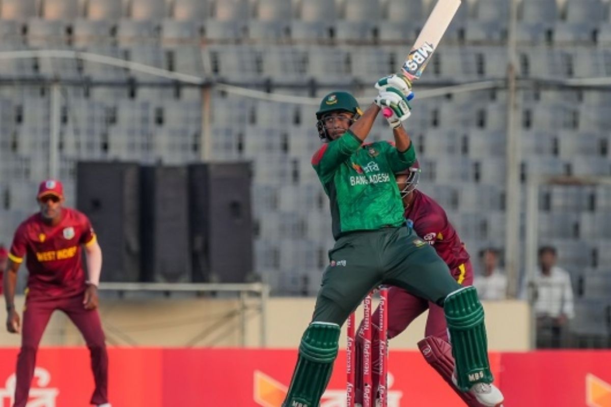 ঝড়ো ব্যাটিংয়ে যে রেকর্ড গড়লেন রিশাদ
