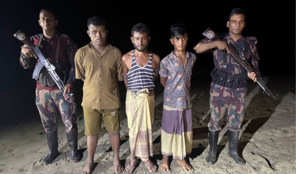 টেকনাফে মানব পাচারের চেষ্টাকালে ২৯ জন উদ্ধার, আটক ৩ 4 টেকনাফে মানব পাচারের চেষ্টাকালে ২৯ জন উদ্ধার আটক ৩ 1761129266 টেকনাফে মানব পাচারের চেষ্টাকালে ২৯ জন উদ্ধার, আটক ৩