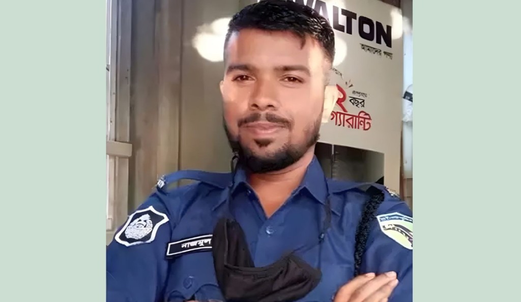 ট্রাকের ধাক্কায় পুলিশ সদস্যের মৃত্যু 3 ট্রাকের ধাক্কায় পুলিশ সদস্যের মৃত্যু 1761114502 ট্রাকের ধাক্কায় পুলিশ সদস্যের মৃত্যু