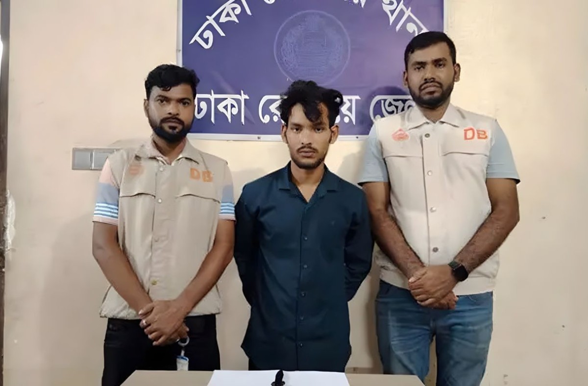 ট্রেনের ছাদে অস্ত্রের মুখে জিম্মি করে ছিনতাই, গ্রেপ্তার ১