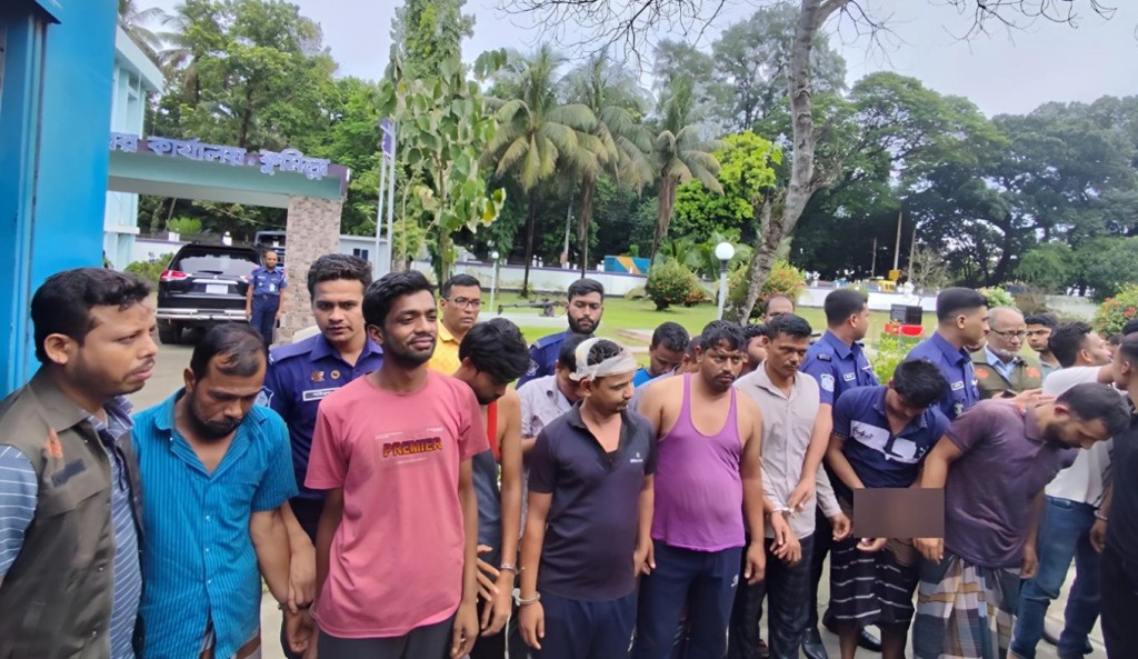 ডাকাতির প্রস্তুতিকালে সর্দারসহ গ্রেপ্তার ১৪ 3 ডাকাতির প্রস্তুতিকালে সর্দারসহ গ্রেপ্তার ১৪ 1759308299 ডাকাতির প্রস্তুতিকালে সর্দারসহ গ্রেপ্তার ১৪