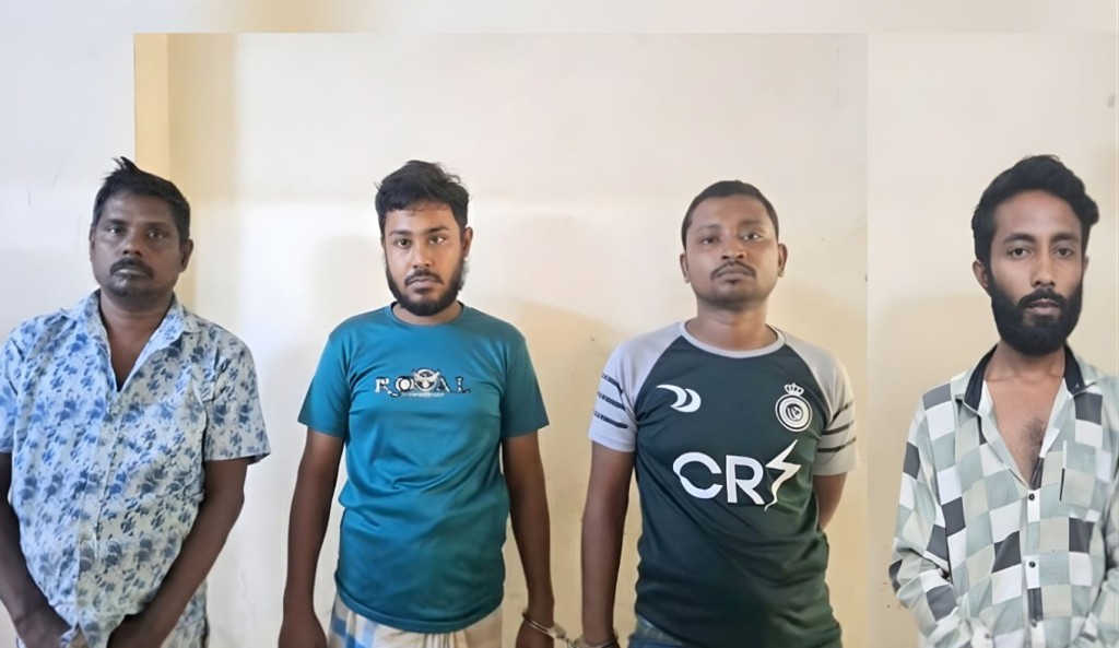 ডিবি পরিচয়ে বাস ডাকাতির ঘটনায় গ্রেপ্তার ৪ 3 ডিবি পরিচয়ে বাস ডাকাতির ঘটনায় গ্রেপ্তার ৪ 1760853846 ডিবি পরিচয়ে বাস ডাকাতির ঘটনায় গ্রেপ্তার ৪