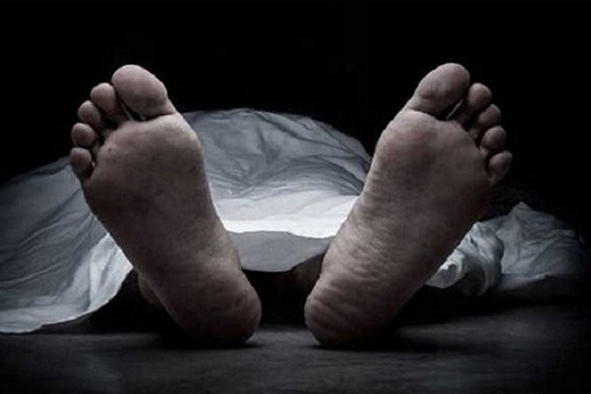 ডিসি সড়কের পাশে মিললো অজ্ঞাত ব্যক্তির লাশ