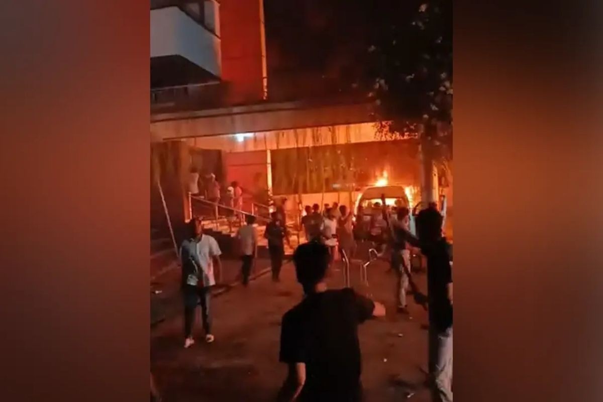ড্যাফোডিল ও সিটি ইউনিভার্সিটির শিক্ষার্থীদের মধ্যে রাতভর সংঘর্ষ