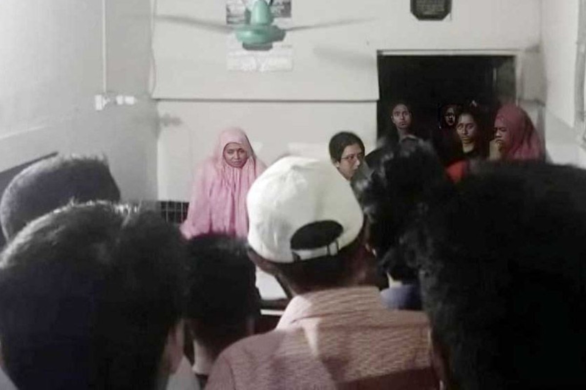 ঢাবির ছাত্রীকে মারধরের অভিযোগে হোস্টেল পরিচালক গ্রেপ্তার