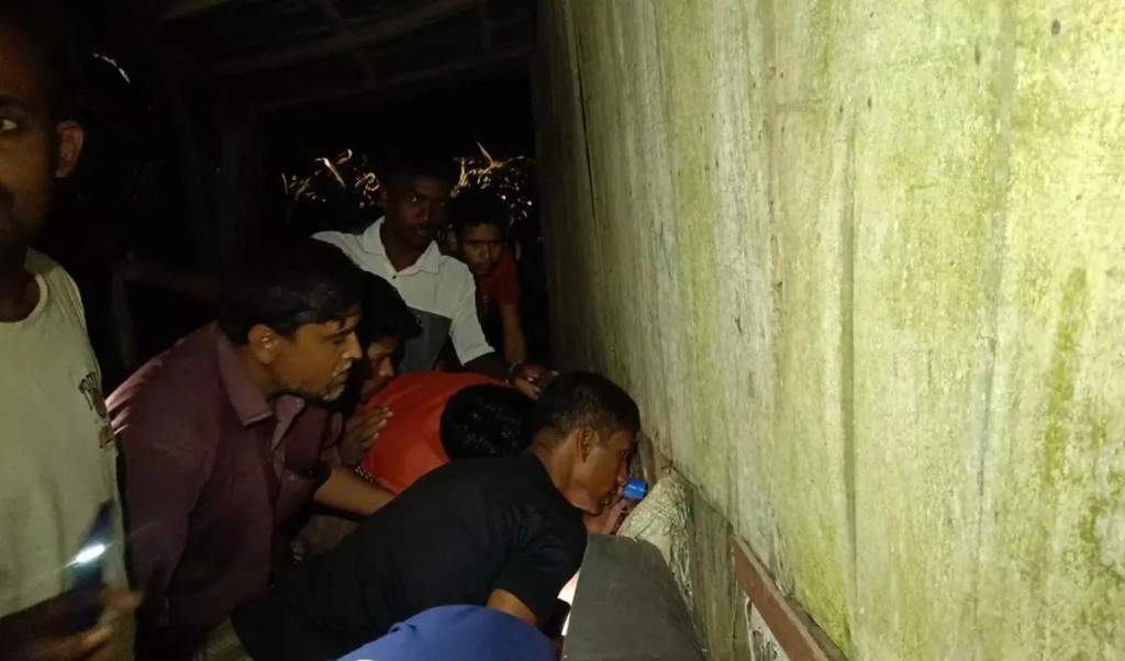 তালাবদ্ধ দোকানে মিলল স্ত্রীর মরদেহ, পালিয়েছে স্বামী 4 তালাবদ্ধ দোকানে মিলল স্ত্রীর মরদেহ পালিয়েছে স্বামী 1760330461 তালাবদ্ধ দোকানে মিলল স্ত্রীর মরদেহ, পালিয়েছে স্বামী