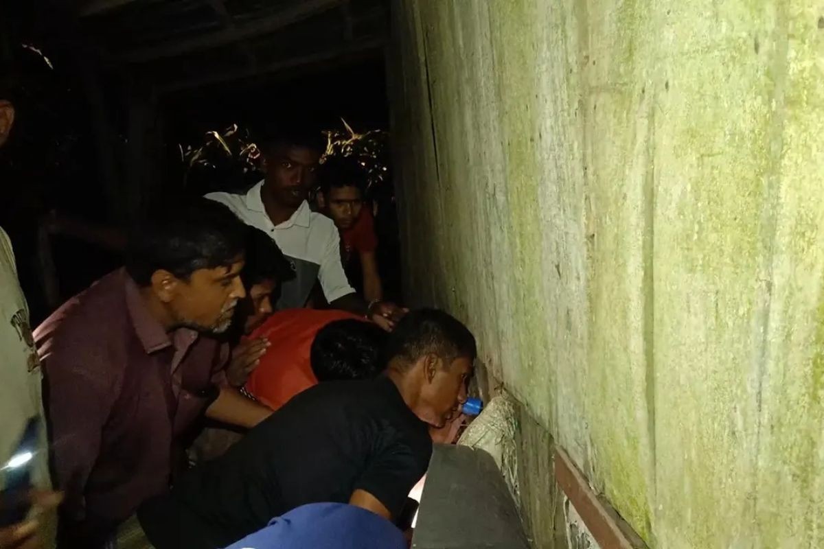 তালাবদ্ধ দোকানে মিলল স্ত্রীর মরদেহ, পালিয়েছে স্বামী