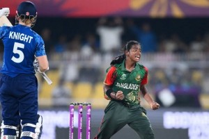 ভারতীয় আম্পায়ারের বিতর্কিত সিদ্ধান্তের কারণে নাইট আউট হয়নি