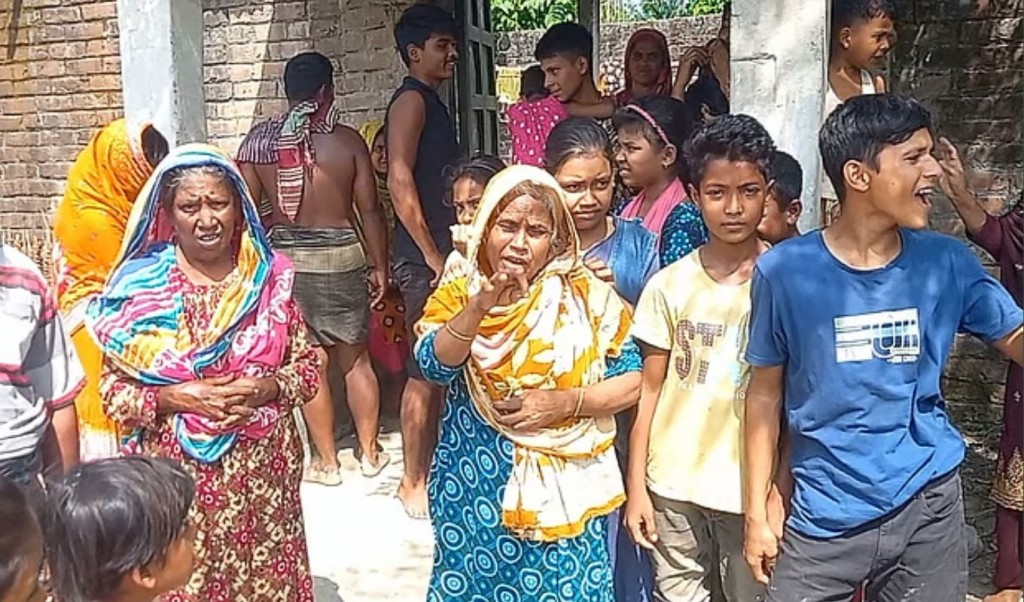 দিনাজপুর সীমান্তে বিজিবি-গ্রামবাসীর সংঘর্ষে আহত অর্ধশতাধিক, ১২ সদস্য প্রত্যাহার 4 দিনাজপুর সীমান্তে বিজিবি গ্রামবাসীর সংঘর্ষ 1760713000 দিনাজপুর সীমান্তে বিজিবি-গ্রামবাসীর সংঘর্ষে আহত অর্ধশতাধিক, ১২ সদস্য প্রত্যাহার