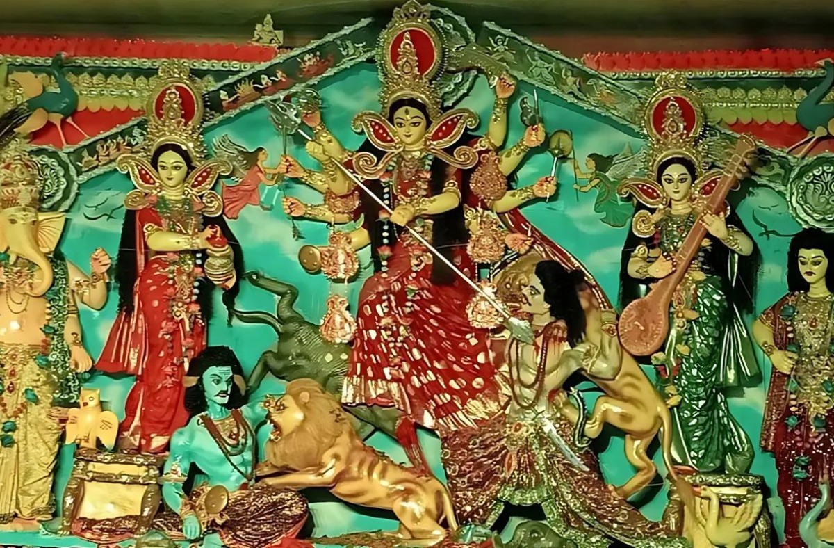 দুর্গোৎসবের বিজয়া দশমী আজ