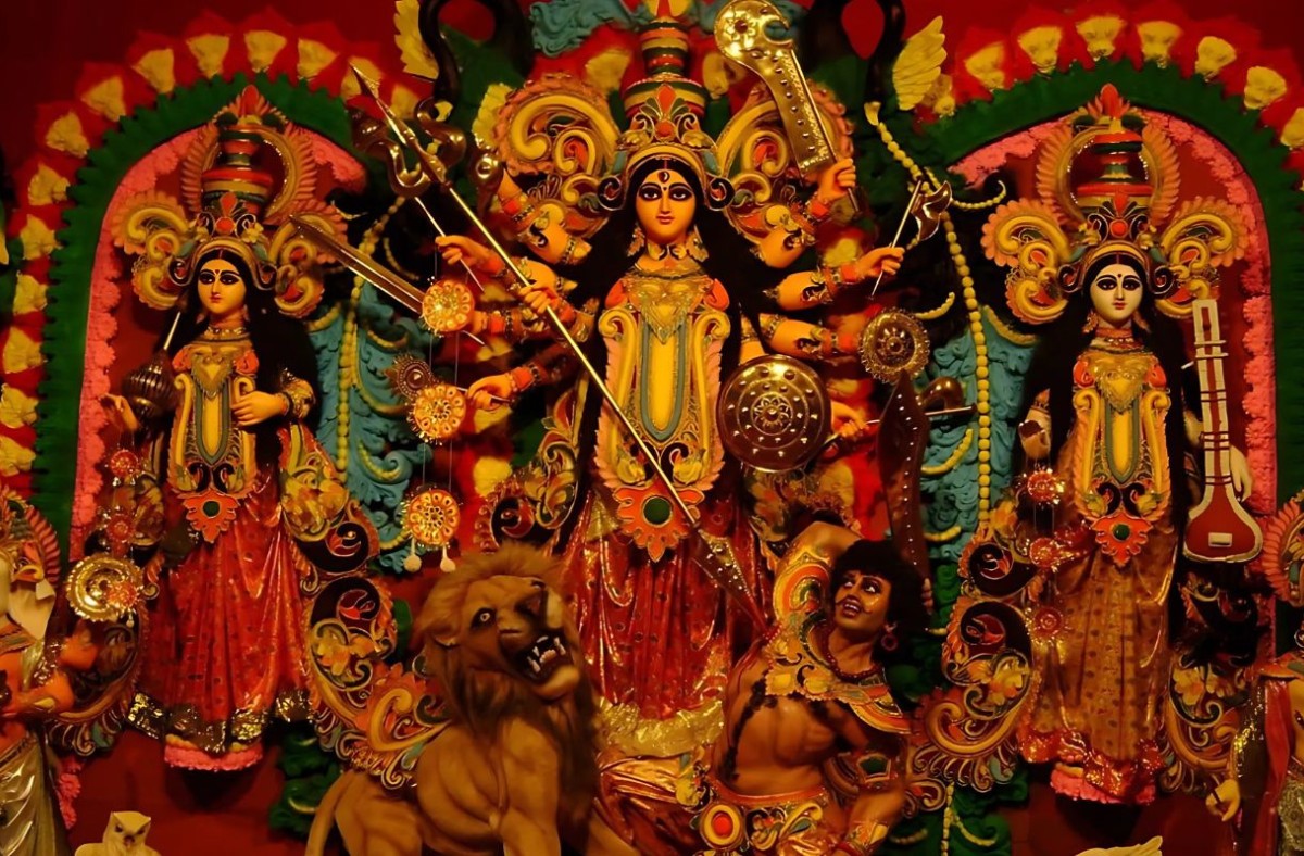 দুর্গোৎসবের মহানবমী আজ, মণ্ডপে দেবী বিদায়ের ঘণ্টা