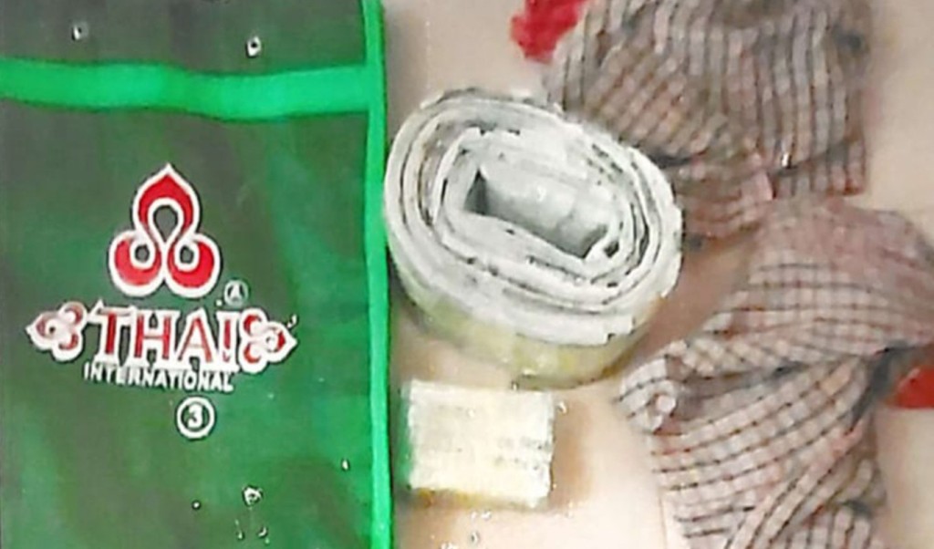 দেড় লাখ টাকার সৌদি রিয়াল কিনে প্যাকেটে পেলেন ভিম সাবান! 4 দেড় লাখ টাকার সৌদি রিয়াল কিনে প্যাকেটে পেলেন ভিম সাবান 1760528052 দেড় লাখ টাকার সৌদি রিয়াল কিনে প্যাকেটে পেলেন ভিম সাবান!