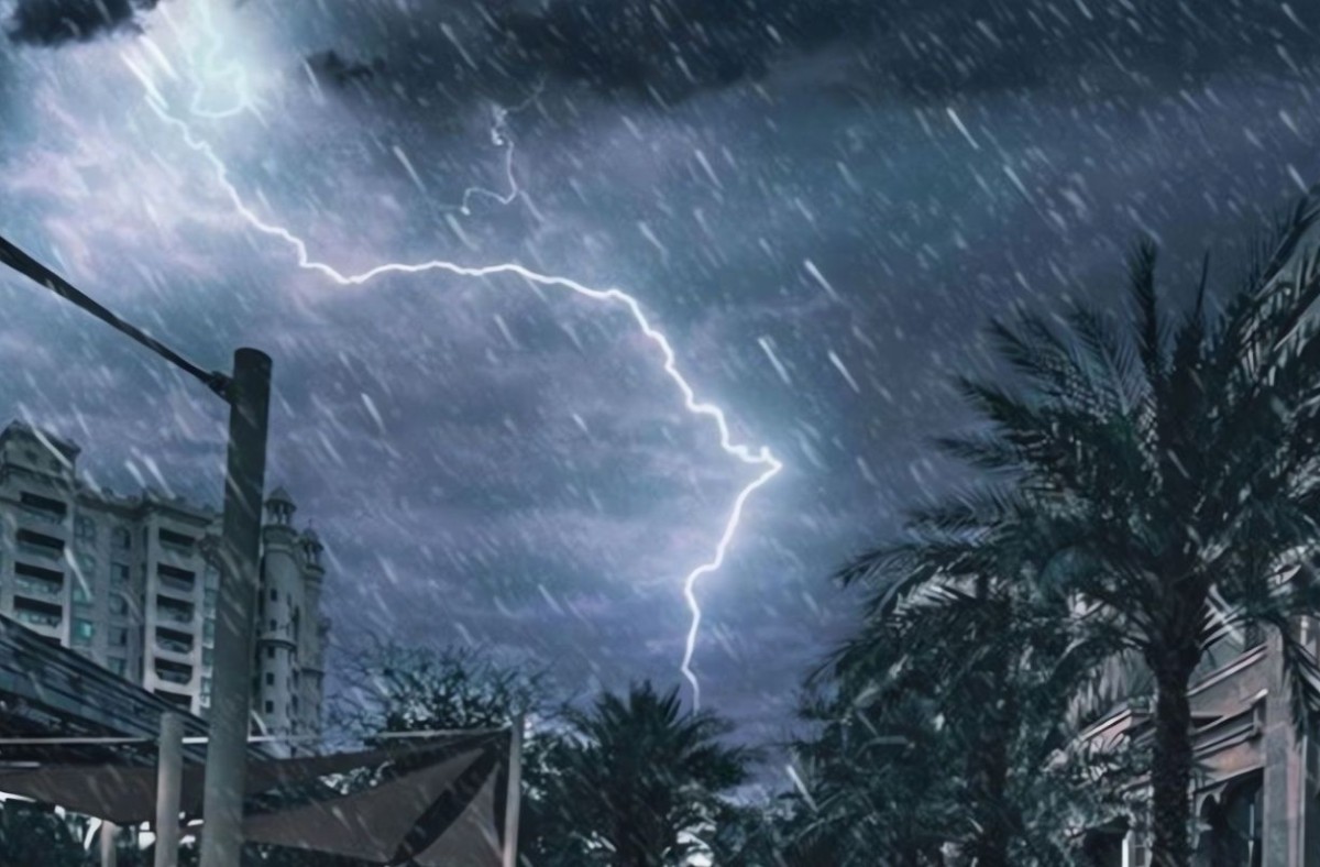 দেশের ২০ জেলায় বজ্রসহ ভারী বৃষ্টির আশঙ্কা