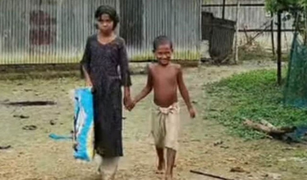 দ্বিতীয় শ্রেণির ছাত্রী বই-খাতা ছেড়ে হাতে নিতে হলো ভিক্ষার থালা 3 দ্বিতীয় শ্রেণির ছাত্রী বই খাতা ছেড়ে হাতে নিতে হলো ভিক্ষার থালা 1760064851 দ্বিতীয় শ্রেণির ছাত্রী বই-খাতা ছেড়ে হাতে নিতে হলো ভিক্ষার থালা