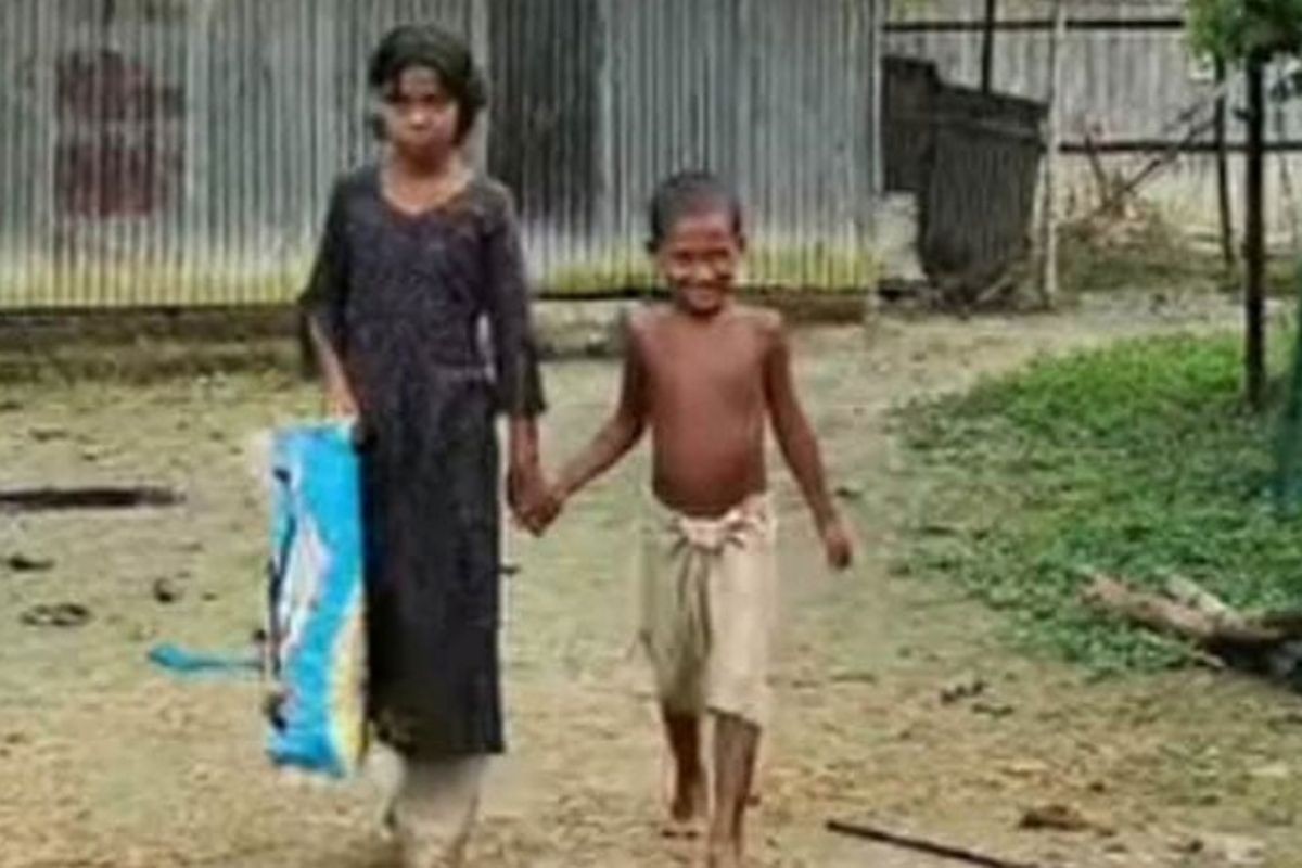 দ্বিতীয় শ্রেণির ছাত্রী বই-খাতা ছেড়ে হাতে নিতে হলো ভিক্ষার থালা