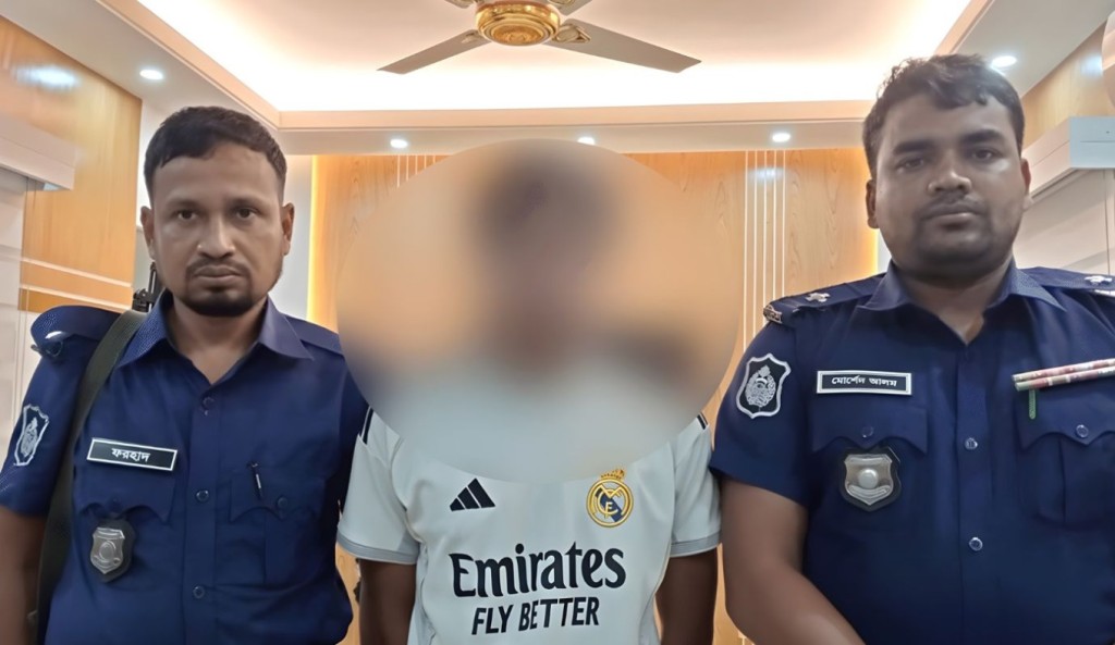 ধর্ম নিয়ে কটূক্তি, ছেলেকে পুলিশে দিলেন বাবা-মা 3 ধর্ম নিয়ে কটূক্তি ছেলেকে পুলিশে দিলেন বাবা মা 1760104590 ধর্ম নিয়ে কটূক্তি, ছেলেকে পুলিশে দিলেন বাবা-মা