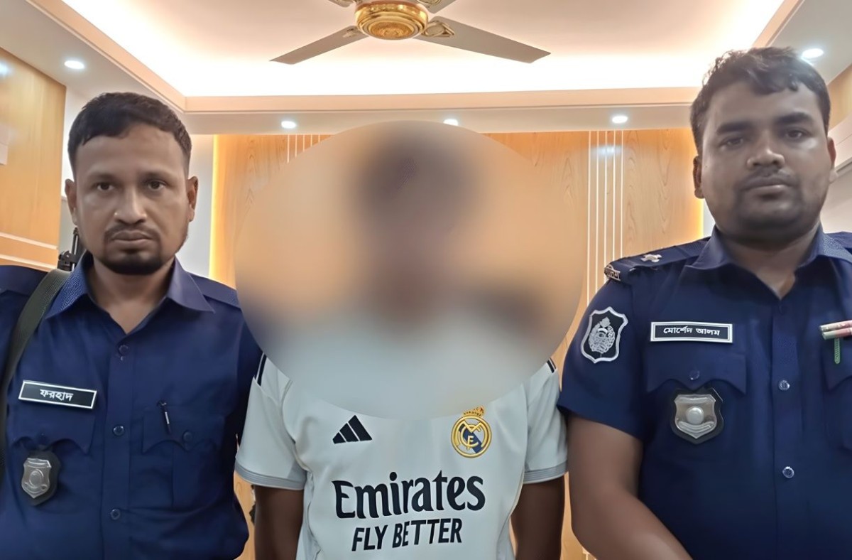 ধর্ম নিয়ে কটূক্তি, ছেলেকে পুলিশে দিলেন বাবা-মা