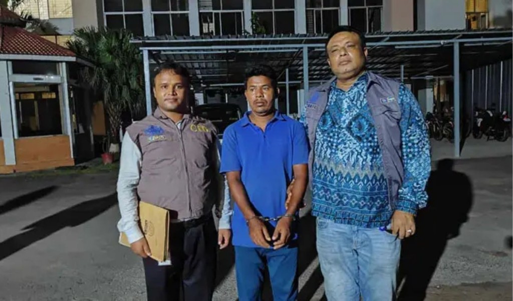ধর্ষণ মামলায় গ্রেপ্তারের পর জানা গেলো তিনি হত্যা মামলায় পলাতক 4 ধর্ষণ মামলায় গ্রেপ্তারের পর জানা গেলো তিনি হত্যা মামলায় পলাতক 1760533736 ধর্ষণ মামলায় গ্রেপ্তারের পর জানা গেলো তিনি হত্যা মামলায় পলাতক