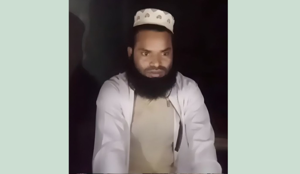 ছাত্রীকে ধর্ষণচেষ্টার অভিযোগে মাদ্রাসা প্রধানকে মারধর 3 ধর্ষণচেষ্টার অভিযোগে মাদ্রাসা প্রধানকে মারধর 1760325493 ছাত্রীকে ধর্ষণচেষ্টার অভিযোগে মাদ্রাসা প্রধানকে মারধর