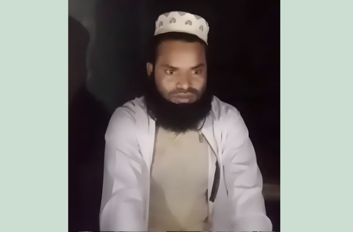 ছাত্রীকে ধর্ষণচেষ্টার অভিযোগে মাদ্রাসা প্রধানকে মারধর