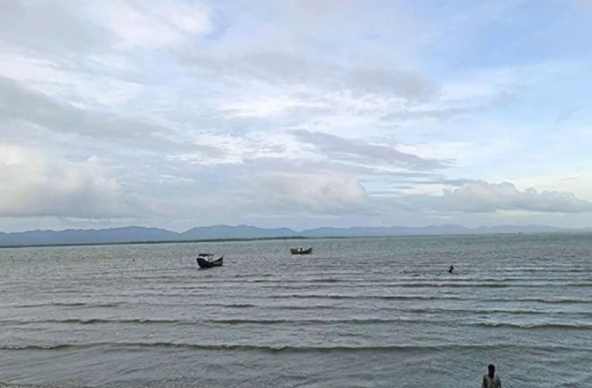 নাফ নদীতে ভেসে এলো অজ্ঞাত যুবকের মরদেহ